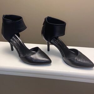 Jessica Simpson black heel